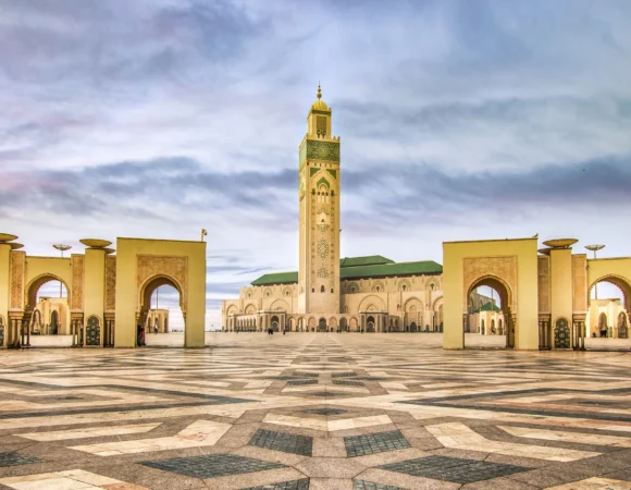 Discover Casablanca and the Hassan II Mosque: Day Trip from Marrakech