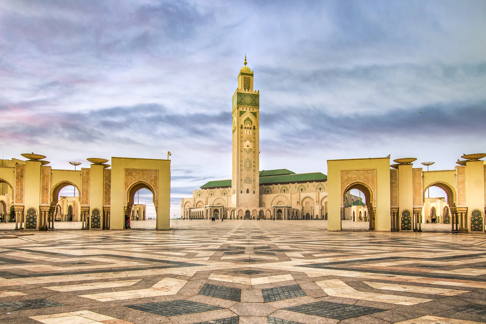 Discover Casablanca and the Hassan II Mosque: Day Trip from Marrakech